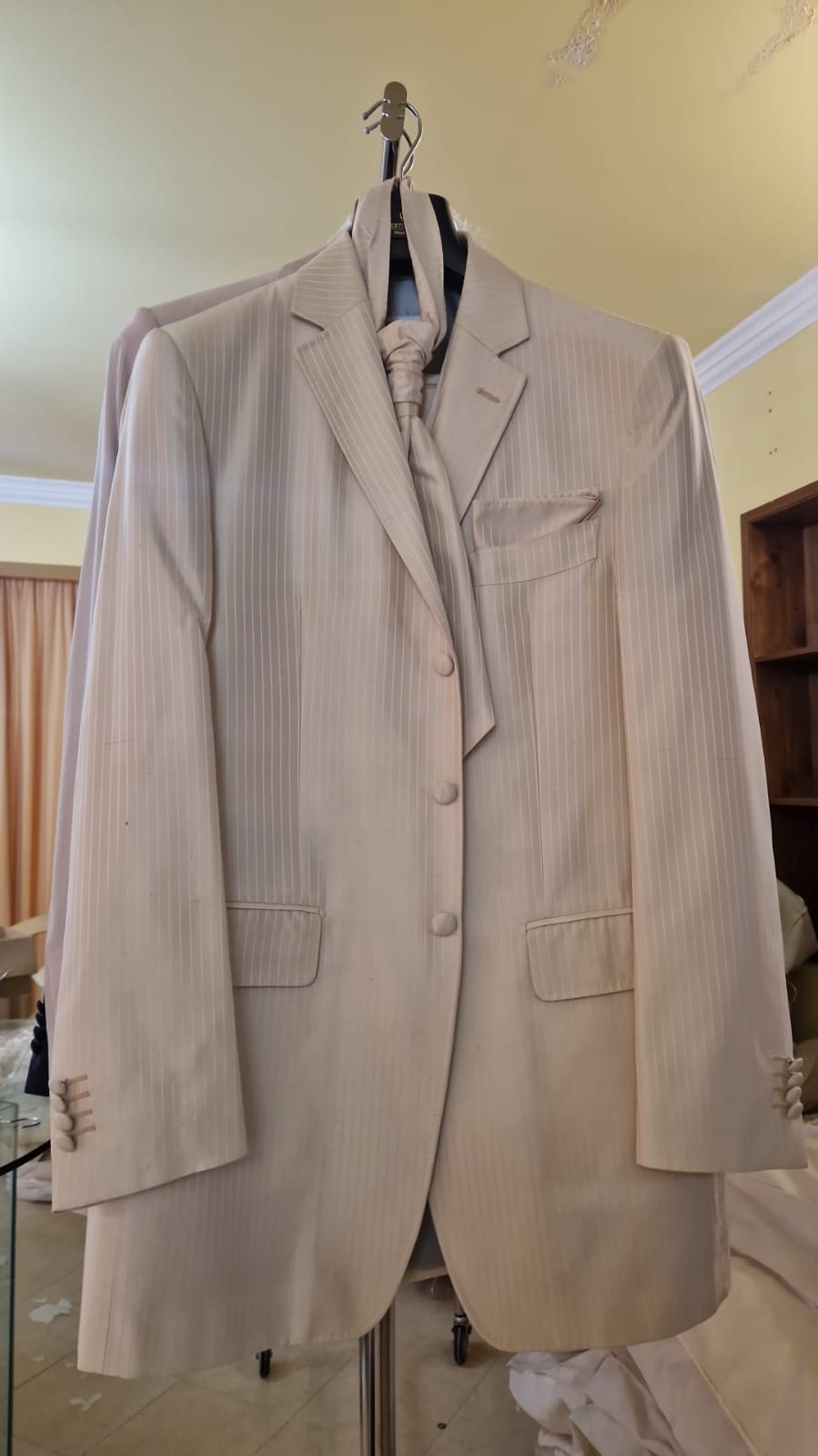 €52.00 per piece NICOLE, AZZURRA, VINNI, MAGGIE, SOTTERRO, TOMMASO STRANGIS, ALBERTO CARLOS etc. stock formal wear for women, men and children 165 pieces - REF. TV5978