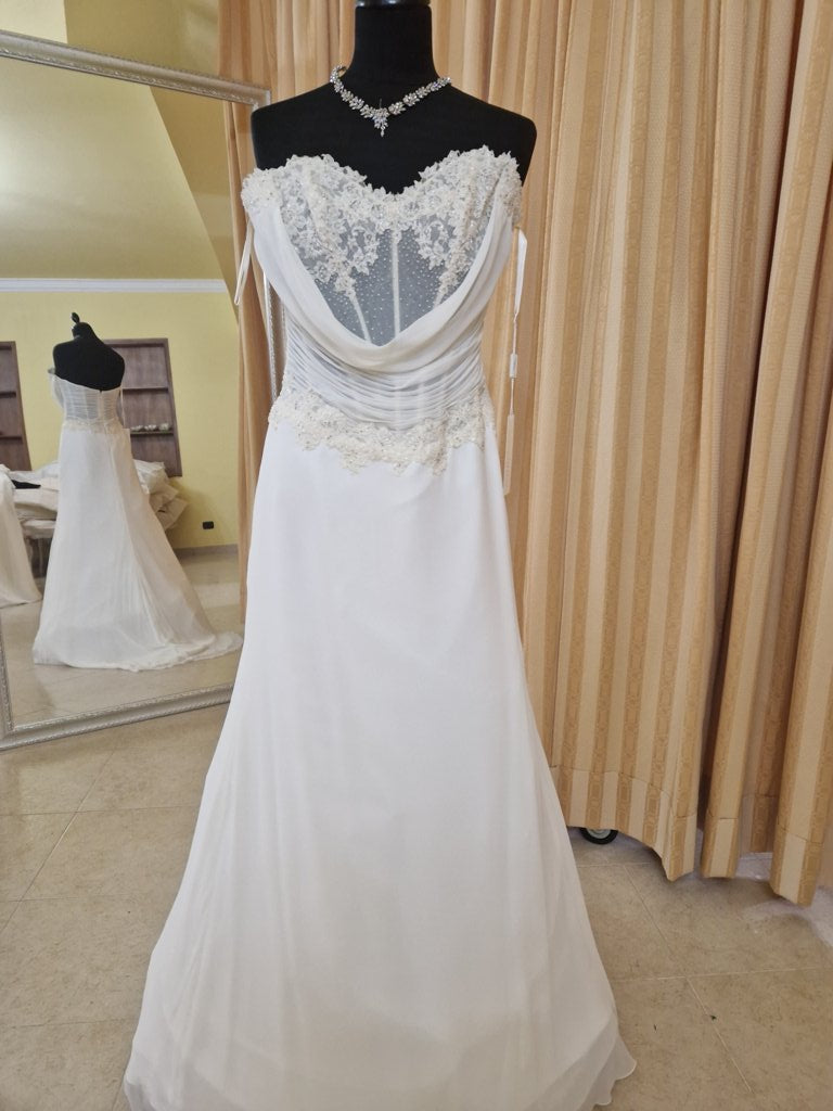 €52.00 per piece NICOLE, AZZURRA, VINNI, MAGGIE, SOTTERRO, TOMMASO STRANGIS, ALBERTO CARLOS etc. stock formal wear for women, men and children 165 pieces - REF. TV5978