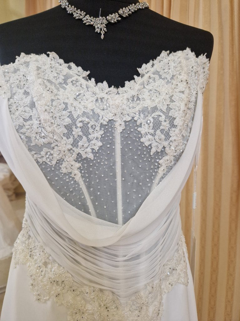 €52.00 per piece NICOLE, AZZURRA, VINNI, MAGGIE, SOTTERRO, TOMMASO STRANGIS, ALBERTO CARLOS etc. stock formal wear for women, men and children 165 pieces - REF. TV5978