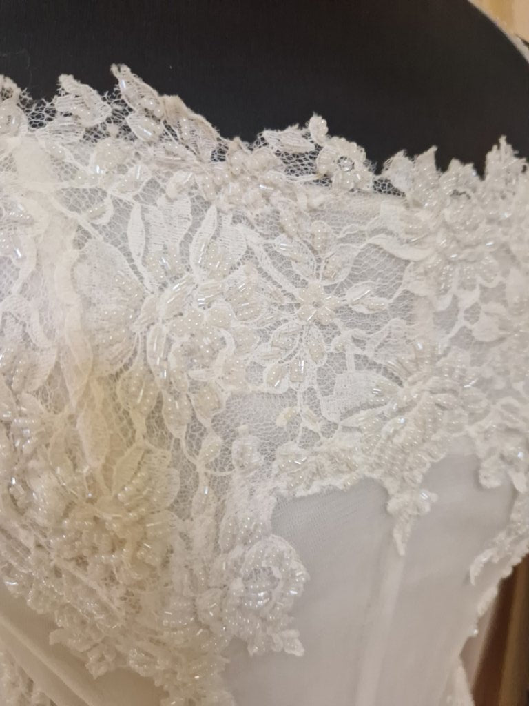 €52.00 per piece NICOLE, AZZURRA, VINNI, MAGGIE, SOTTERRO, TOMMASO STRANGIS, ALBERTO CARLOS etc. stock formal wear for women, men and children 165 pieces - REF. TV5978