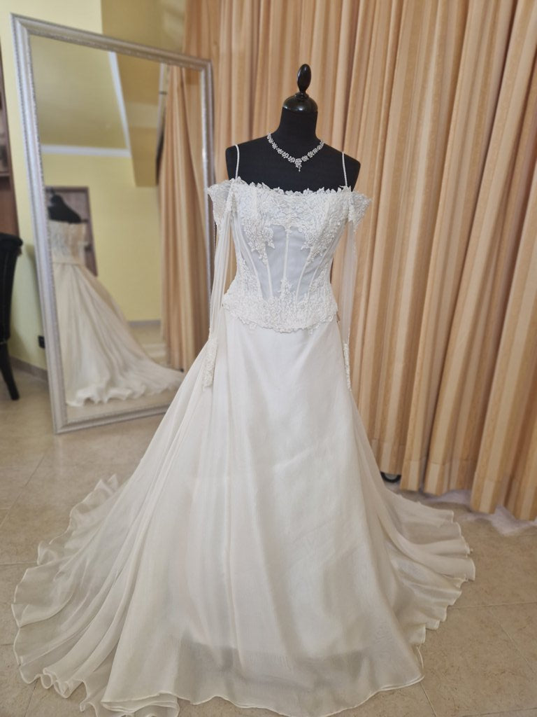 €52.00 per piece NICOLE, AZZURRA, VINNI, MAGGIE, SOTTERRO, TOMMASO STRANGIS, ALBERTO CARLOS etc. stock formal wear for women, men and children 165 pieces - REF. TV5978