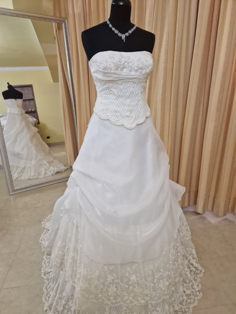 €52.00 per piece NICOLE, AZZURRA, VINNI, MAGGIE, SOTTERRO, TOMMASO STRANGIS, ALBERTO CARLOS etc. stock formal wear for women, men and children 165 pieces - REF. TV5978