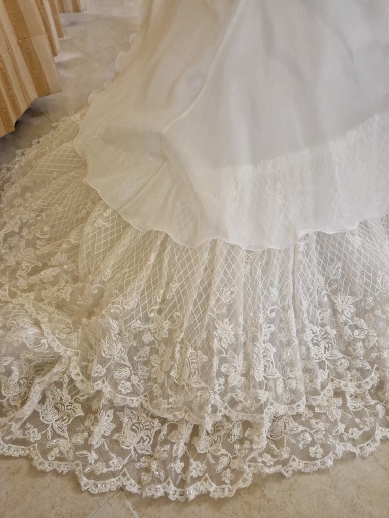€52.00 per piece NICOLE, AZZURRA, VINNI, MAGGIE, SOTTERRO, TOMMASO STRANGIS, ALBERTO CARLOS etc. stock formal wear for women, men and children 165 pieces - REF. TV5978