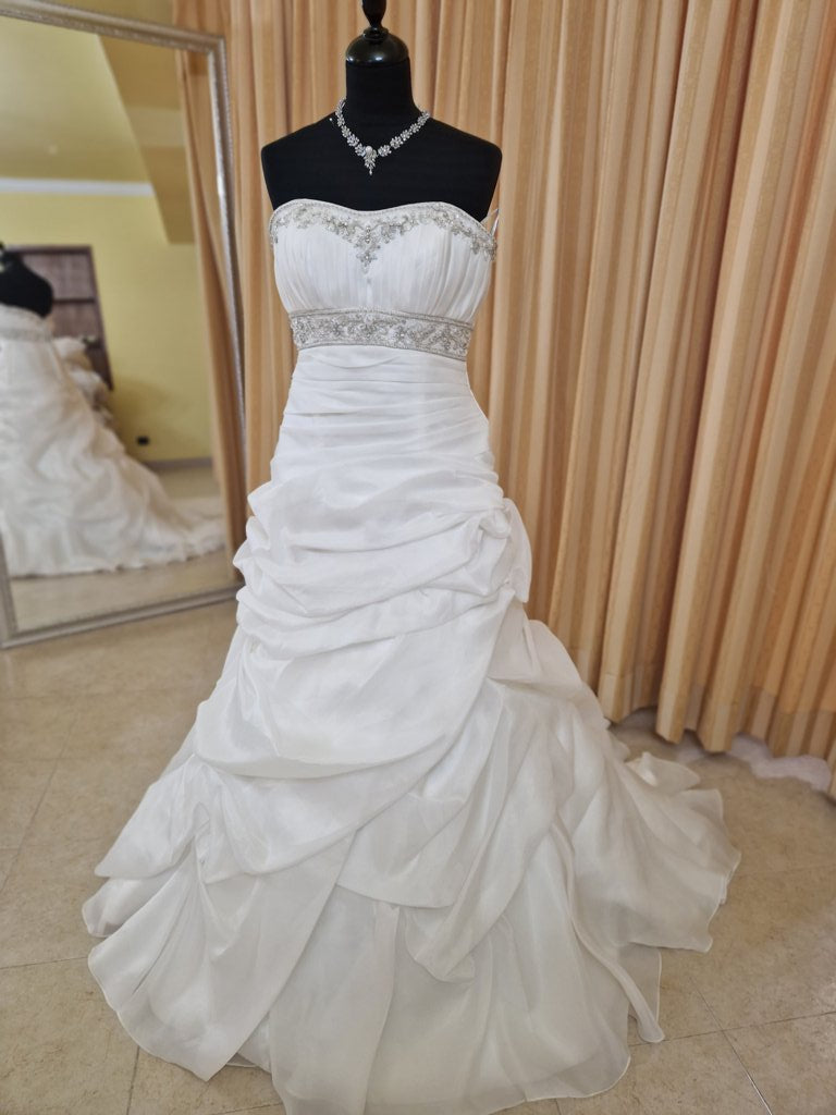 €52.00 per piece NICOLE, AZZURRA, VINNI, MAGGIE, SOTTERRO, TOMMASO STRANGIS, ALBERTO CARLOS etc. stock formal wear for women, men and children 165 pieces - REF. TV5978