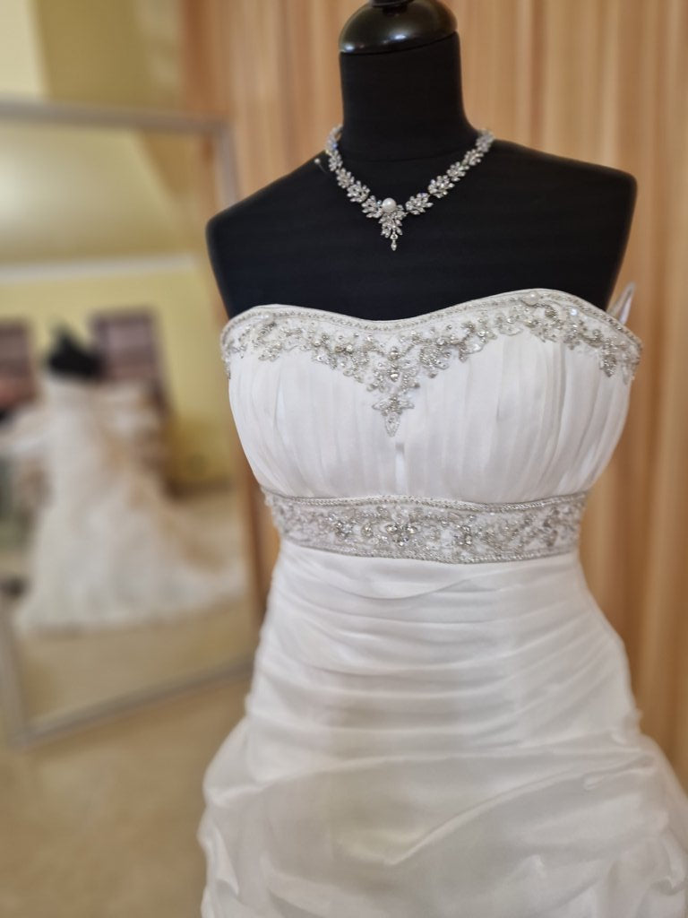 €52.00 per piece NICOLE, AZZURRA, VINNI, MAGGIE, SOTTERRO, TOMMASO STRANGIS, ALBERTO CARLOS etc. stock formal wear for women, men and children 165 pieces - REF. TV5978