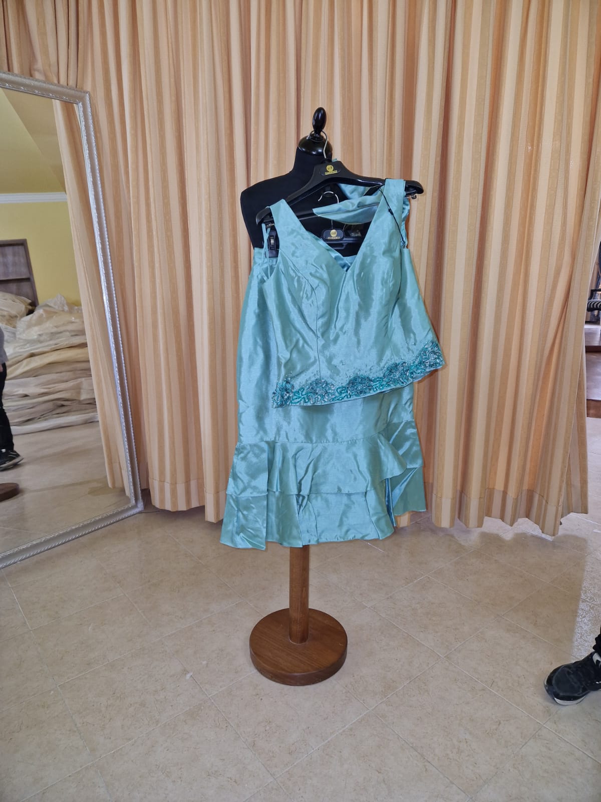 €52.00 per piece NICOLE, AZZURRA, VINNI, MAGGIE, SOTTERRO, TOMMASO STRANGIS, ALBERTO CARLOS etc. stock formal wear for women, men and children 165 pieces - REF. TV5978