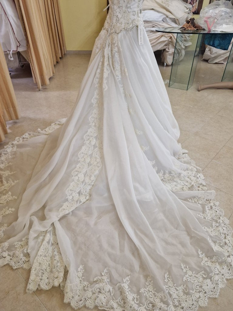 €52.00 per piece NICOLE, AZZURRA, VINNI, MAGGIE, SOTTERRO, TOMMASO STRANGIS, ALBERTO CARLOS etc. stock formal wear for women, men and children 165 pieces - REF. TV5978