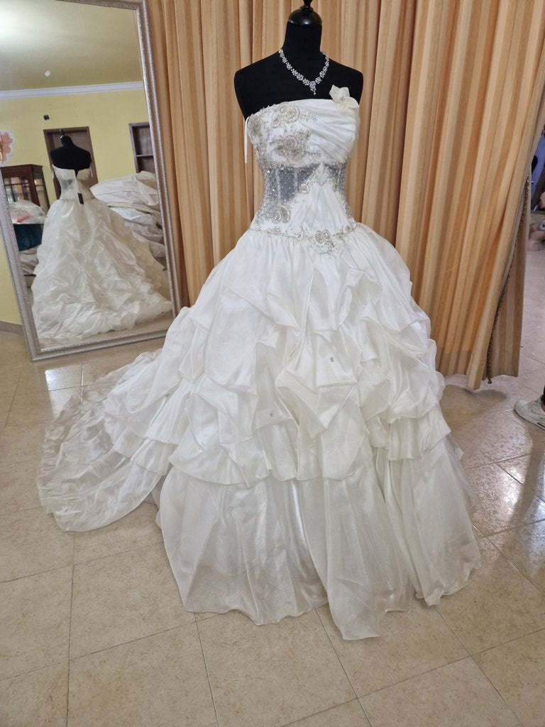 €52.00 per piece NICOLE, AZZURRA, VINNI, MAGGIE, SOTTERRO, TOMMASO STRANGIS, ALBERTO CARLOS etc. stock formal wear for women, men and children 165 pieces - REF. TV5978