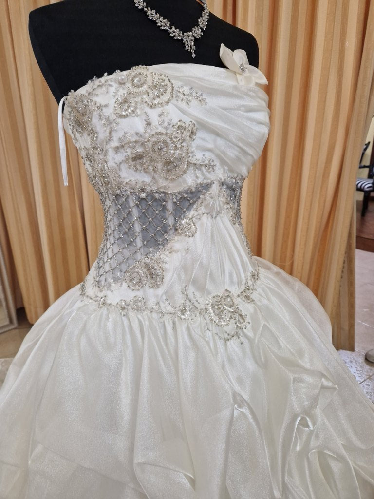 €52.00 per piece NICOLE, AZZURRA, VINNI, MAGGIE, SOTTERRO, TOMMASO STRANGIS, ALBERTO CARLOS etc. stock formal wear for women, men and children 165 pieces - REF. TV5978