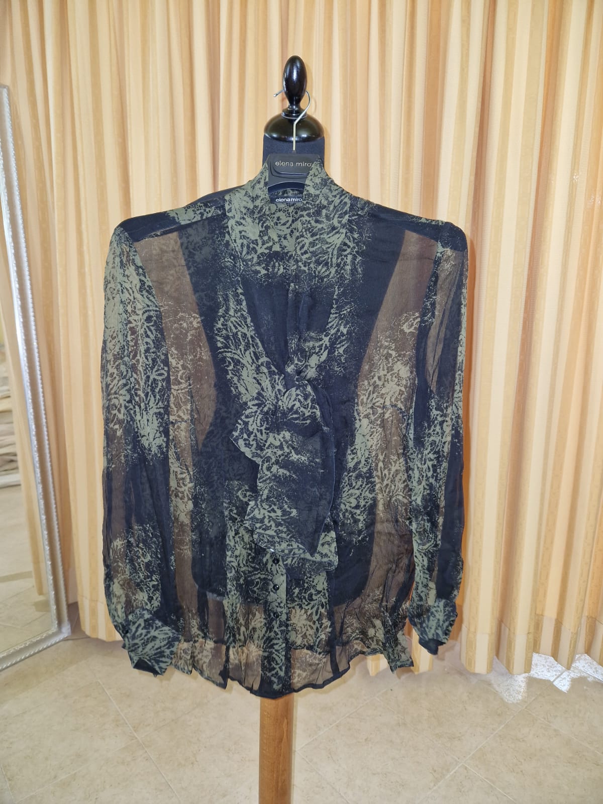 €52.00 per piece NICOLE, AZZURRA, VINNI, MAGGIE, SOTTERRO, TOMMASO STRANGIS, ALBERTO CARLOS etc. stock formal wear for women, men and children 165 pieces - REF. TV5978