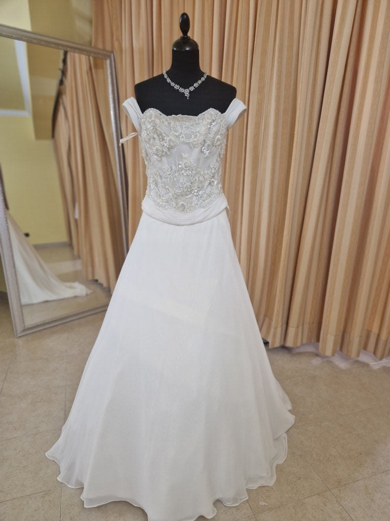 €52.00 per piece NICOLE, AZZURRA, VINNI, MAGGIE, SOTTERRO, TOMMASO STRANGIS, ALBERTO CARLOS etc. stock formal wear for women, men and children 165 pieces - REF. TV5978