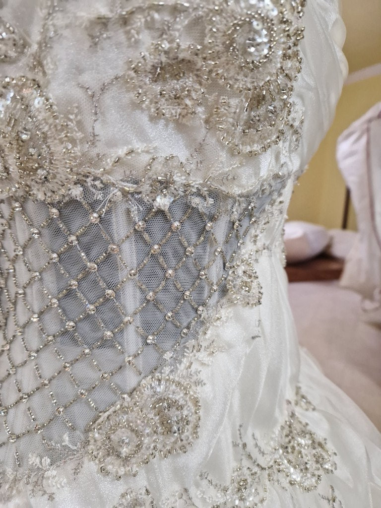 €52.00 per piece NICOLE, AZZURRA, VINNI, MAGGIE, SOTTERRO, TOMMASO STRANGIS, ALBERTO CARLOS etc. stock formal wear for women, men and children 165 pieces - REF. TV5978