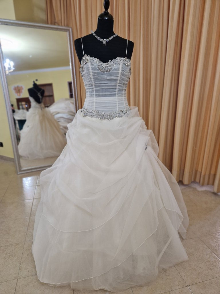 €52.00 per piece NICOLE, AZZURRA, VINNI, MAGGIE, SOTTERRO, TOMMASO STRANGIS, ALBERTO CARLOS etc. stock formal wear for women, men and children 165 pieces - REF. TV5978