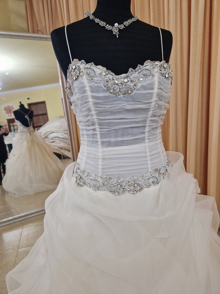 €52.00 per piece NICOLE, AZZURRA, VINNI, MAGGIE, SOTTERRO, TOMMASO STRANGIS, ALBERTO CARLOS etc. stock formal wear for women, men and children 165 pieces - REF. TV5978