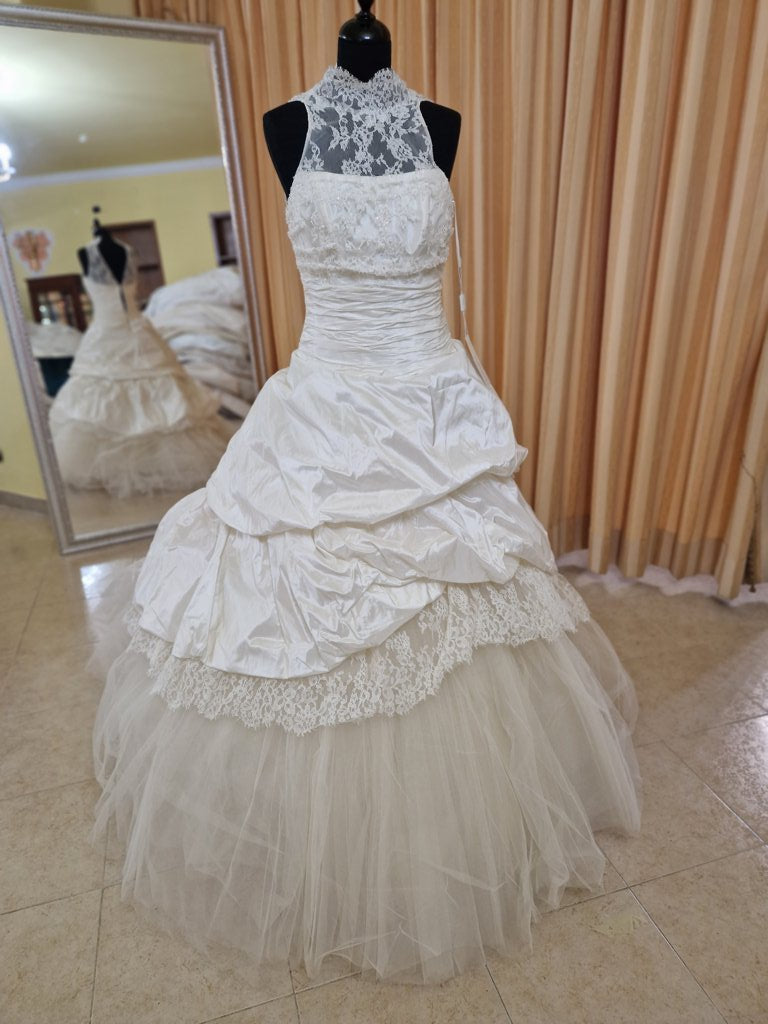 €52.00 per piece NICOLE, AZZURRA, VINNI, MAGGIE, SOTTERRO, TOMMASO STRANGIS, ALBERTO CARLOS etc. stock formal wear for women, men and children 165 pieces - REF. TV5978