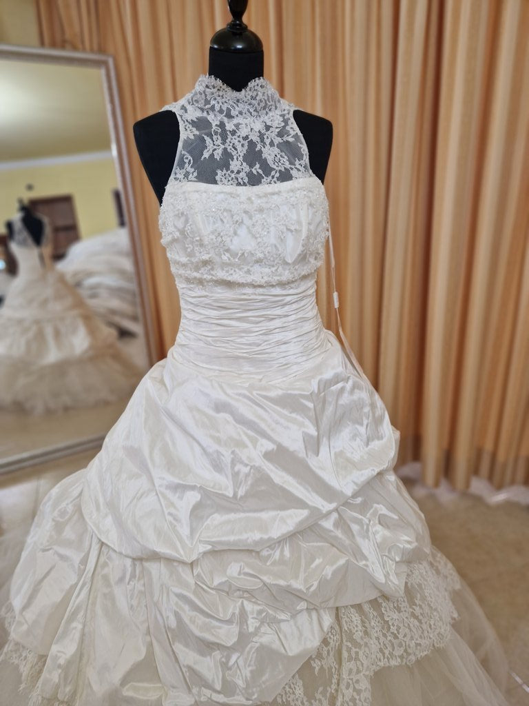 €52.00 per piece NICOLE, AZZURRA, VINNI, MAGGIE, SOTTERRO, TOMMASO STRANGIS, ALBERTO CARLOS etc. stock formal wear for women, men and children 165 pieces - REF. TV5978