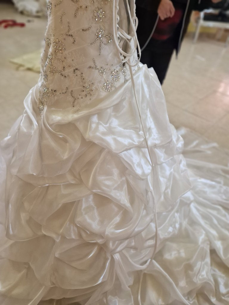 €52.00 per piece NICOLE, AZZURRA, VINNI, MAGGIE, SOTTERRO, TOMMASO STRANGIS, ALBERTO CARLOS etc. stock formal wear for women, men and children 165 pieces - REF. TV5978