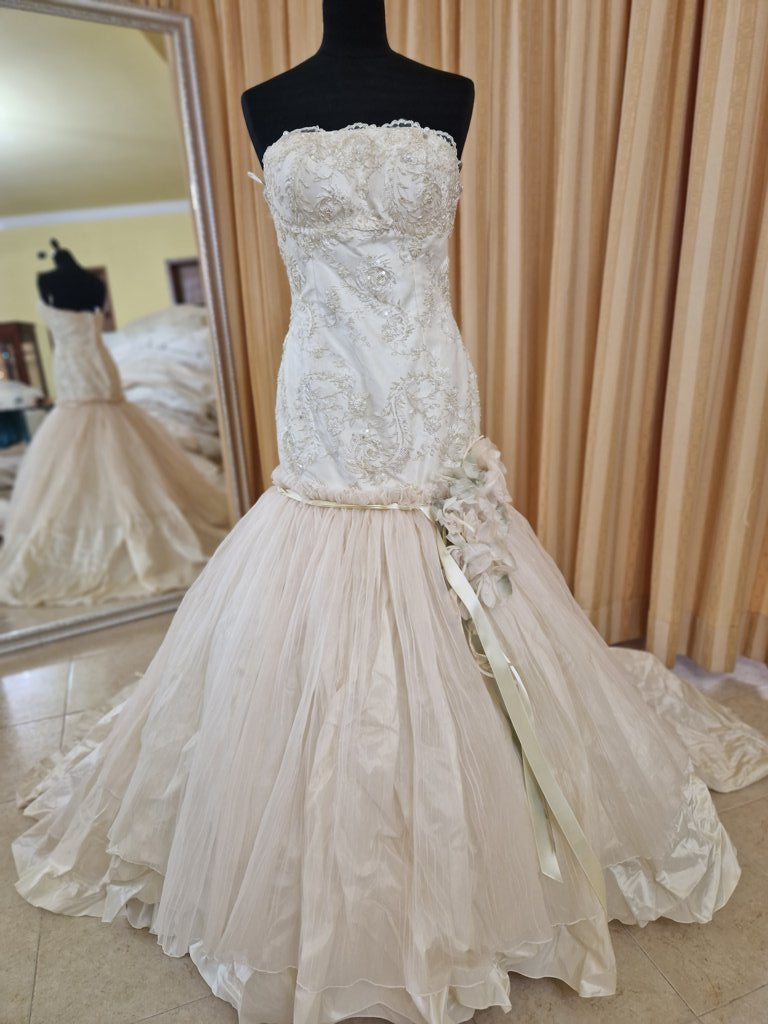 €52.00 per piece NICOLE, AZZURRA, VINNI, MAGGIE, SOTTERRO, TOMMASO STRANGIS, ALBERTO CARLOS etc. stock formal wear for women, men and children 165 pieces - REF. TV5978