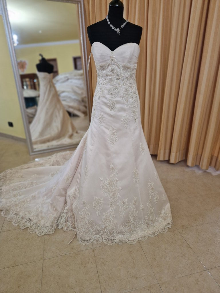 €52.00 per piece NICOLE, AZZURRA, VINNI, MAGGIE, SOTTERRO, TOMMASO STRANGIS, ALBERTO CARLOS etc. stock formal wear for women, men and children 165 pieces - REF. TV5978