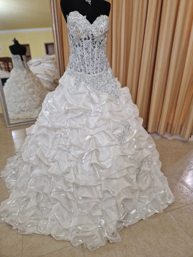 €52.00 per piece NICOLE, AZZURRA, VINNI, MAGGIE, SOTTERRO, TOMMASO STRANGIS, ALBERTO CARLOS etc. stock formal wear for women, men and children 165 pieces - REF. TV5978