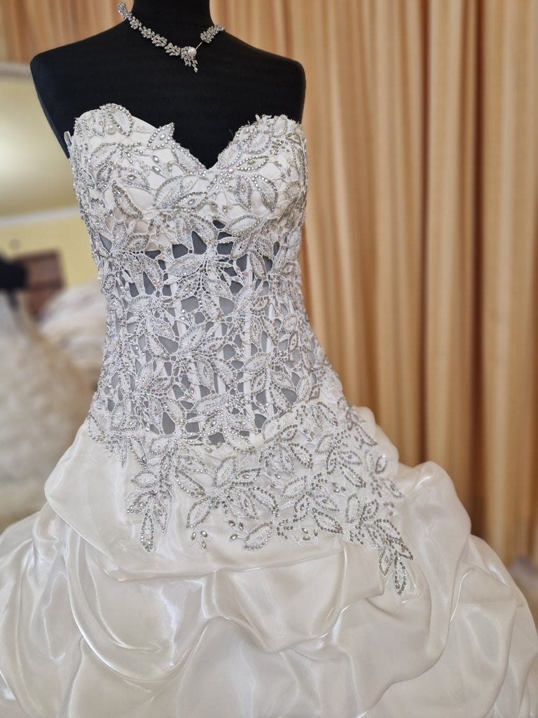 €52.00 per piece NICOLE, AZZURRA, VINNI, MAGGIE, SOTTERRO, TOMMASO STRANGIS, ALBERTO CARLOS etc. stock formal wear for women, men and children 165 pieces - REF. TV5978