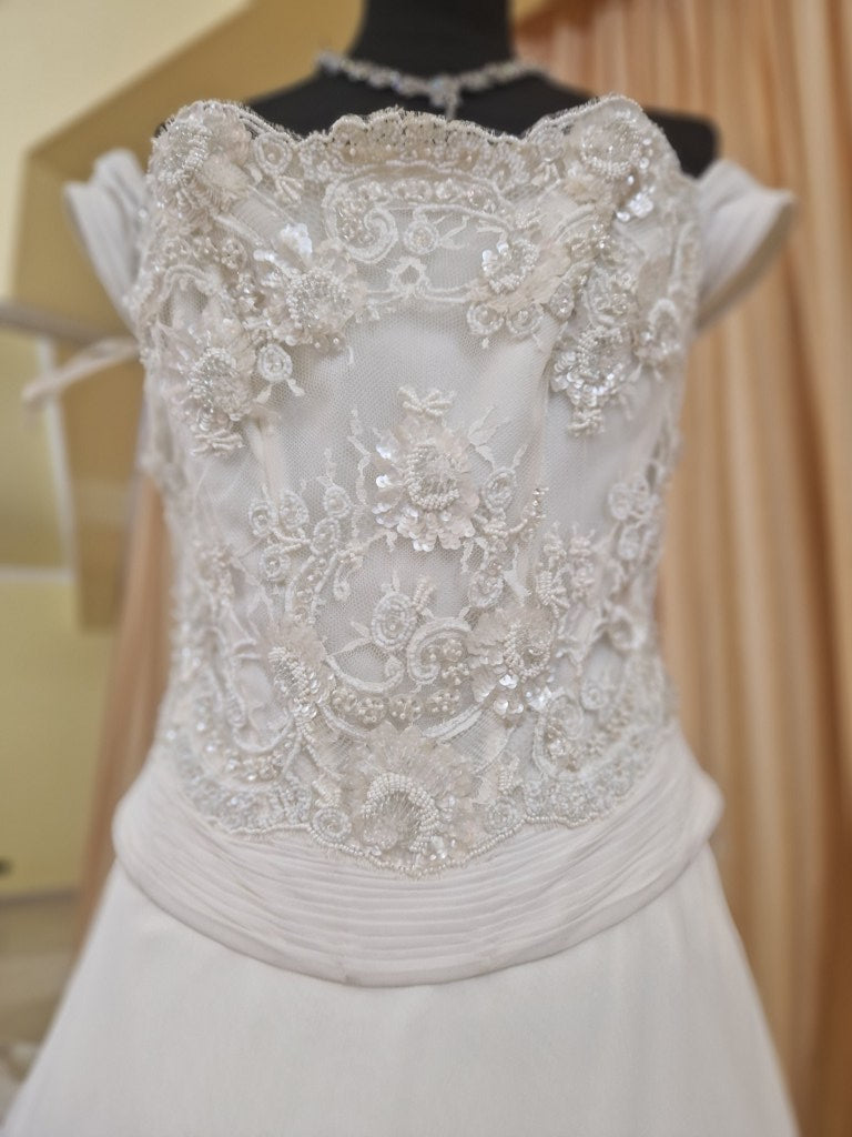 €52.00 per piece NICOLE, AZZURRA, VINNI, MAGGIE, SOTTERRO, TOMMASO STRANGIS, ALBERTO CARLOS etc. stock formal wear for women, men and children 165 pieces - REF. TV5978
