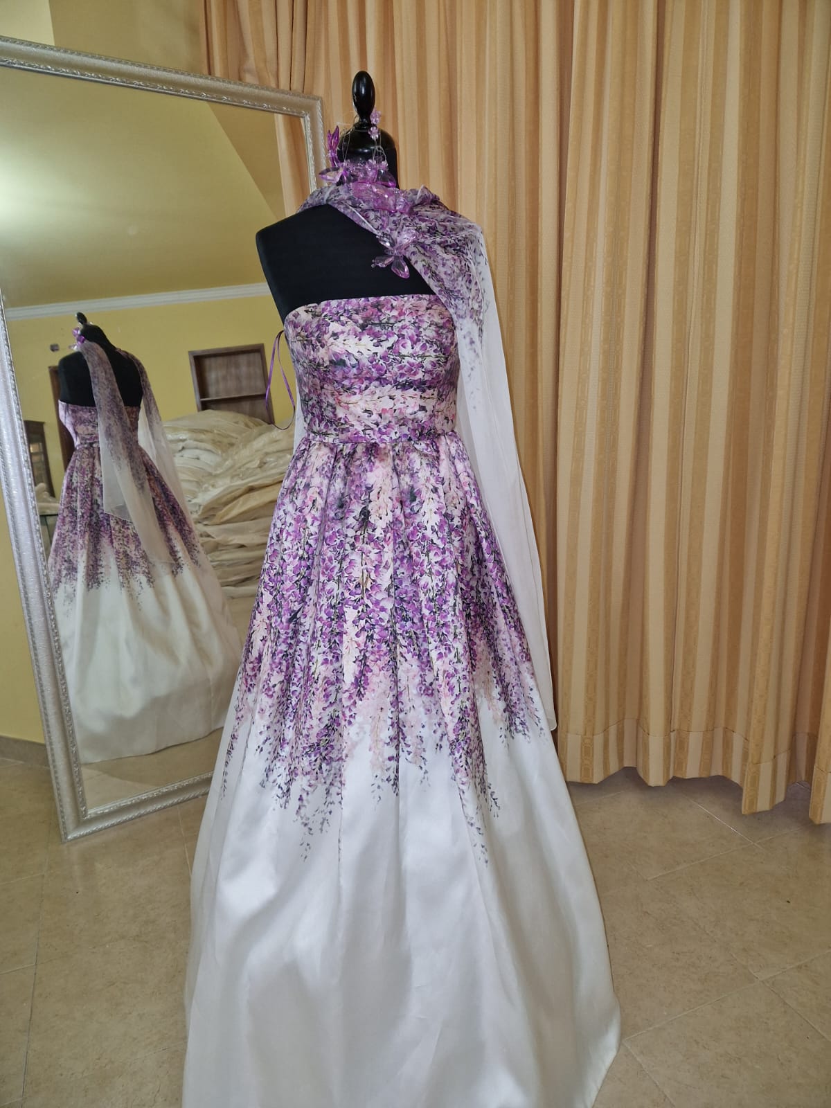 €52.00 per piece NICOLE, AZZURRA, VINNI, MAGGIE, SOTTERRO, TOMMASO STRANGIS, ALBERTO CARLOS etc. stock formal wear for women, men and children 165 pieces - REF. TV5978