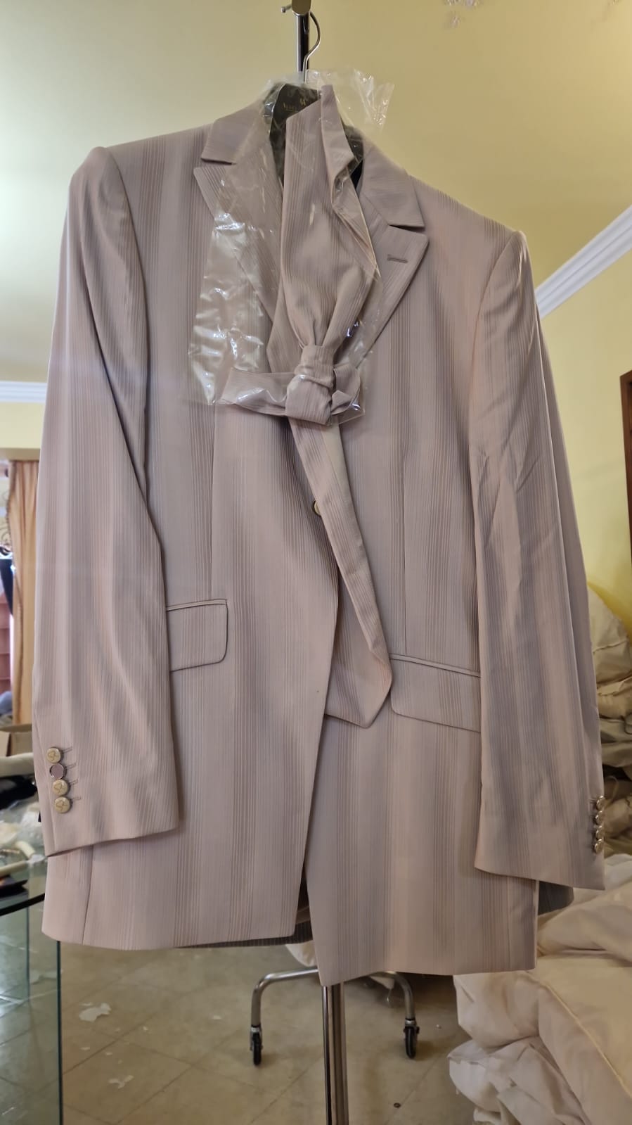 €52.00 per piece NICOLE, AZZURRA, VINNI, MAGGIE, SOTTERRO, TOMMASO STRANGIS, ALBERTO CARLOS etc. stock formal wear for women, men and children 165 pieces - REF. TV5978