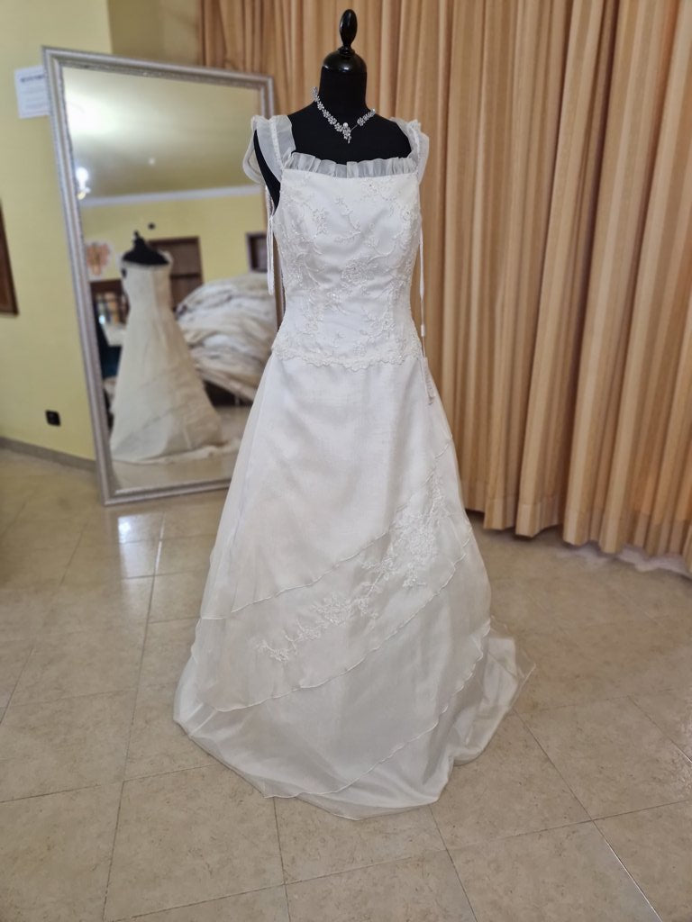 €52.00 per piece NICOLE, AZZURRA, VINNI, MAGGIE, SOTTERRO, TOMMASO STRANGIS, ALBERTO CARLOS etc. stock formal wear for women, men and children 165 pieces - REF. TV5978