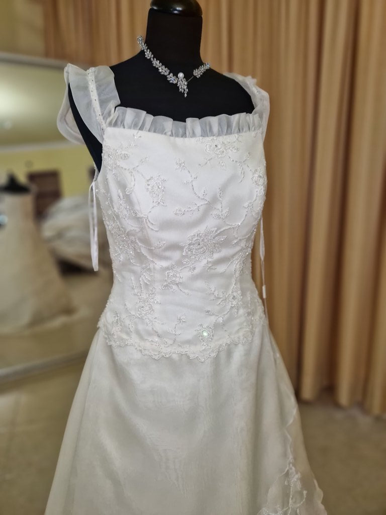 €52.00 per piece NICOLE, AZZURRA, VINNI, MAGGIE, SOTTERRO, TOMMASO STRANGIS, ALBERTO CARLOS etc. stock formal wear for women, men and children 165 pieces - REF. TV5978