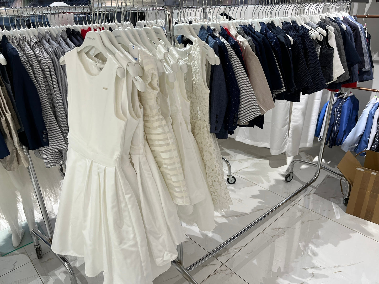 €7,00 al pezzo MAYORAL, BIRBA, TRYBEYOND stock cerimonia bambino/bambina 420 pezzi - 90% P/E 10% A/I -RIF. TV5973