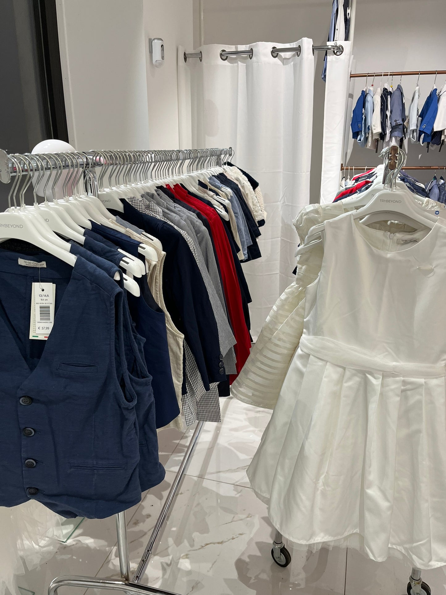 €7,00 al pezzo MAYORAL, BIRBA, TRYBEYOND stock cerimonia bambino/bambina 420 pezzi - 90% P/E 10% A/I -RIF. TV5973