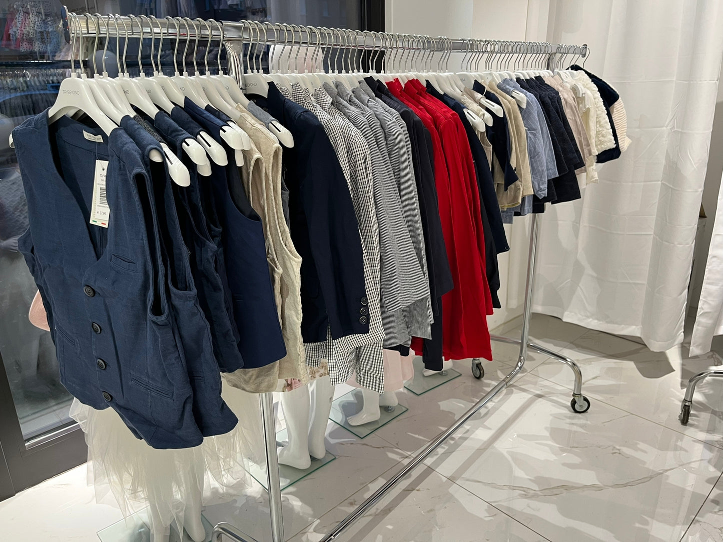 €7,00 al pezzo MAYORAL, BIRBA, TRYBEYOND stock cerimonia bambino/bambina 420 pezzi - 90% P/E 10% A/I -RIF. TV5973