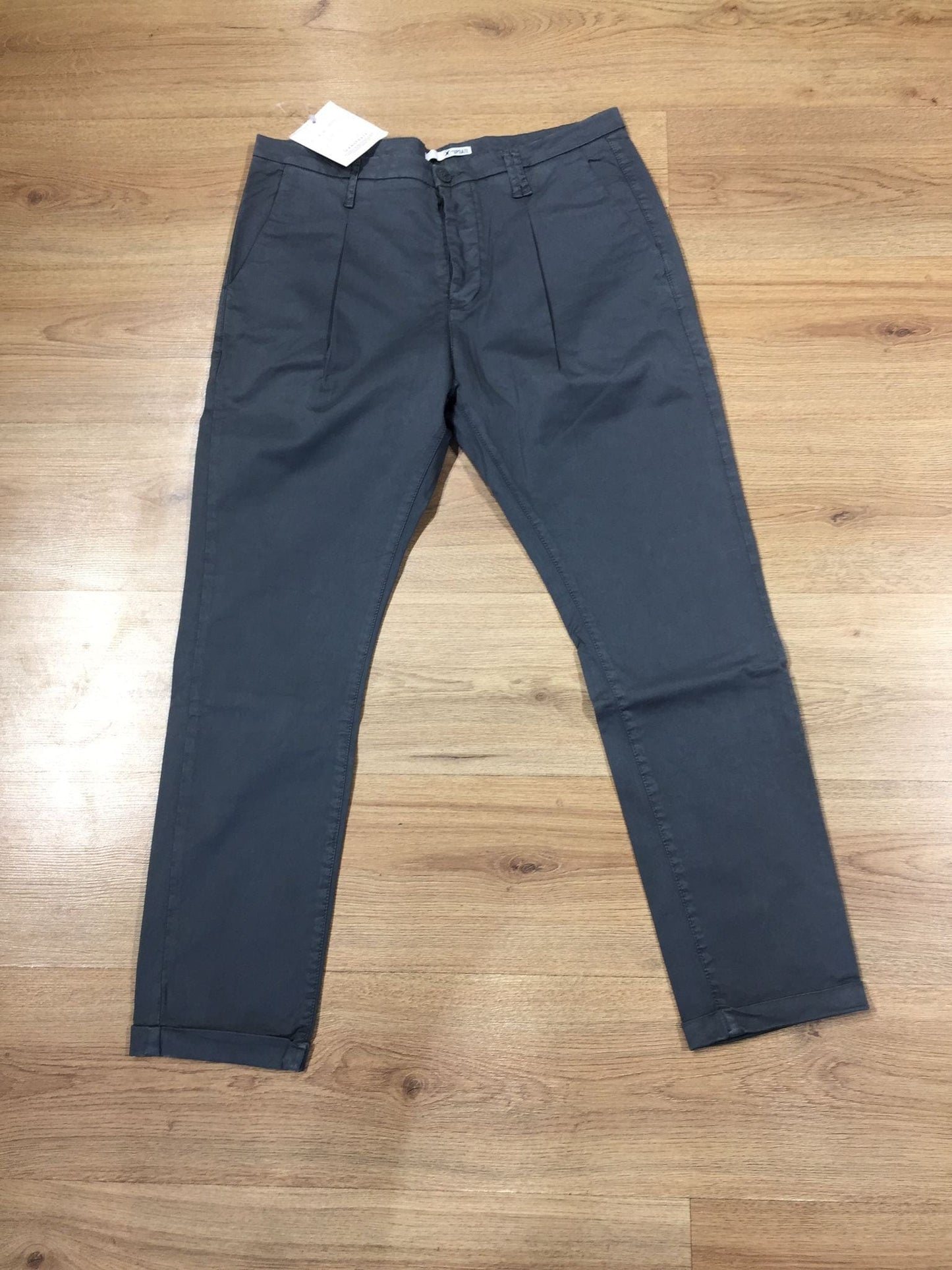 stock abbigliamento - €10,00 al pezzo AKS, BREAD&BUTTONS, DAMASCATO, U.S. POLO ASSN, DAVID OWEN, DESI, CLASS, ecc. 562 pezzi stock uomo/donna - P/E - RIF. TV3937