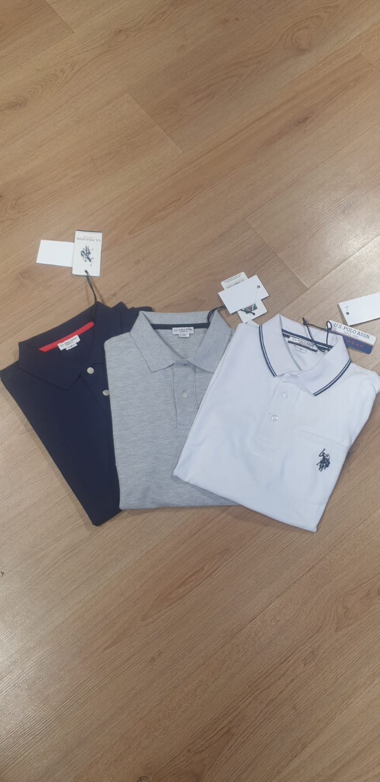 stock abbigliamento - €10,00 al pezzo AKS, BREAD&BUTTONS, DAMASCATO, U.S. POLO ASSN, DAVID OWEN, DESI, CLASS, ecc. 562 pezzi stock uomo/donna - P/E - RIF. TV3937