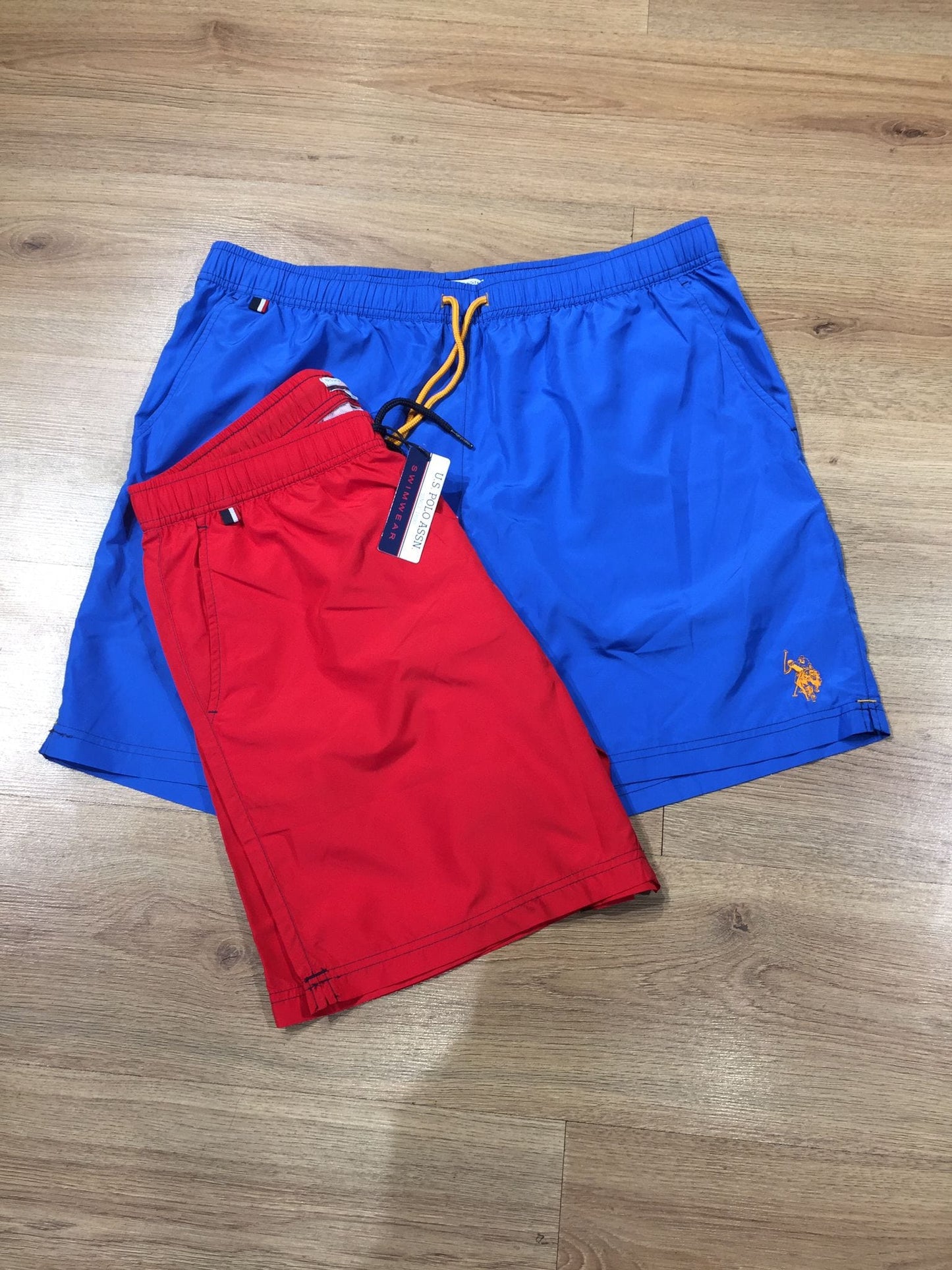 stock abbigliamento - €10,00 al pezzo AKS, BREAD&BUTTONS, DAMASCATO, U.S. POLO ASSN, DAVID OWEN, DESI, CLASS, ecc. 562 pezzi stock uomo/donna - P/E - RIF. TV3937