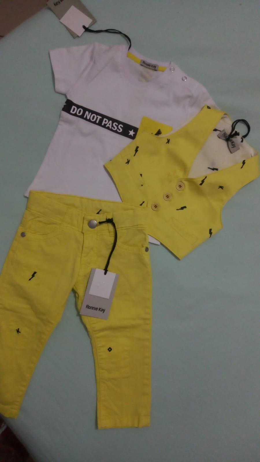 stock abbigliamento bambini - €18,29 al pezzo FUN & FUN, MSGM, PEUTEREY, MONNALISA, BLUMARINE, LIU JO ecc. 110 pezzi stock bambino/bambina - P/E - RIF. TV3934
