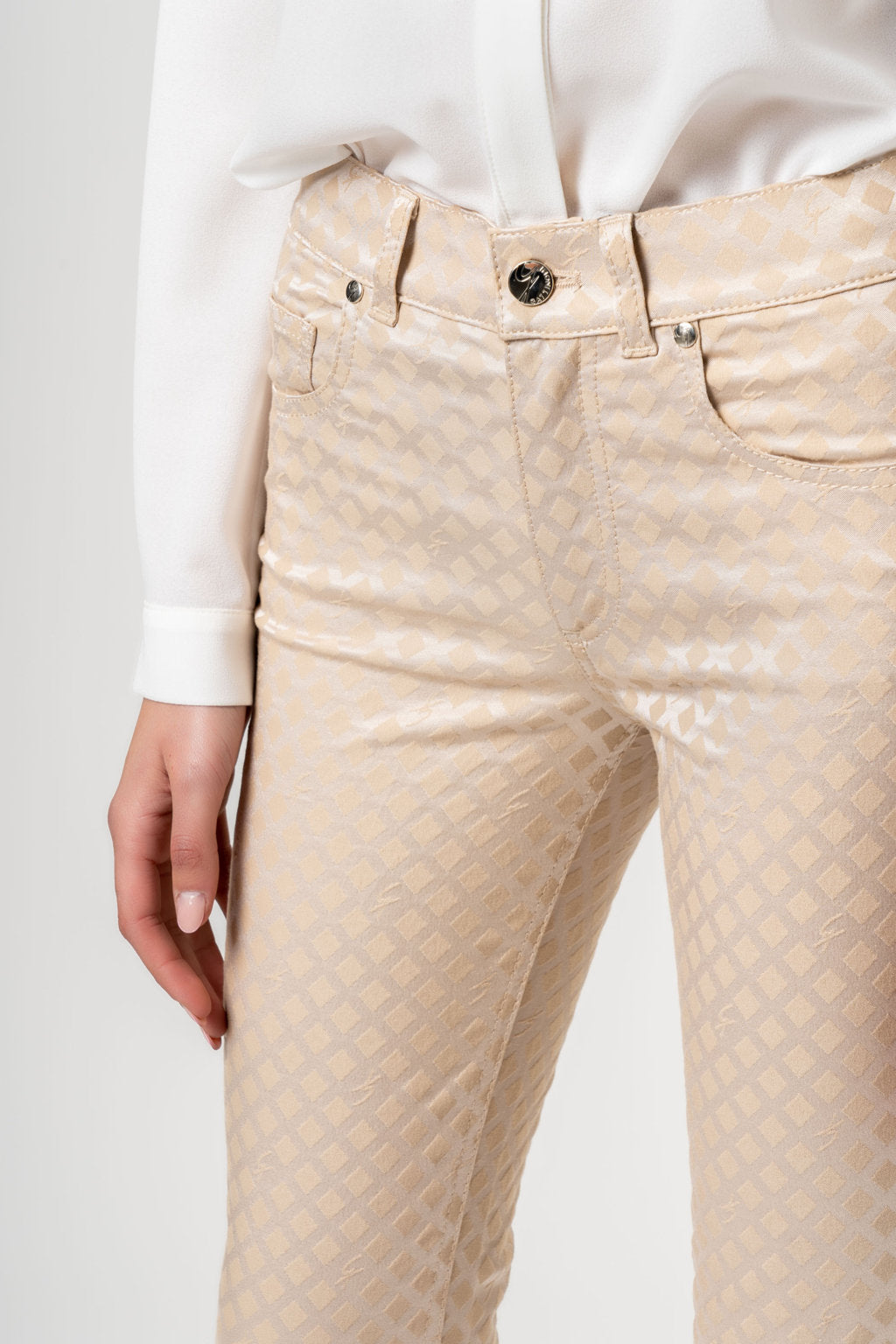13,00 € par pièce GATTINONI 9399 pièces en stock vêtements pour hommes et femmes - SS 60% - FW 40% - REF. TV3973