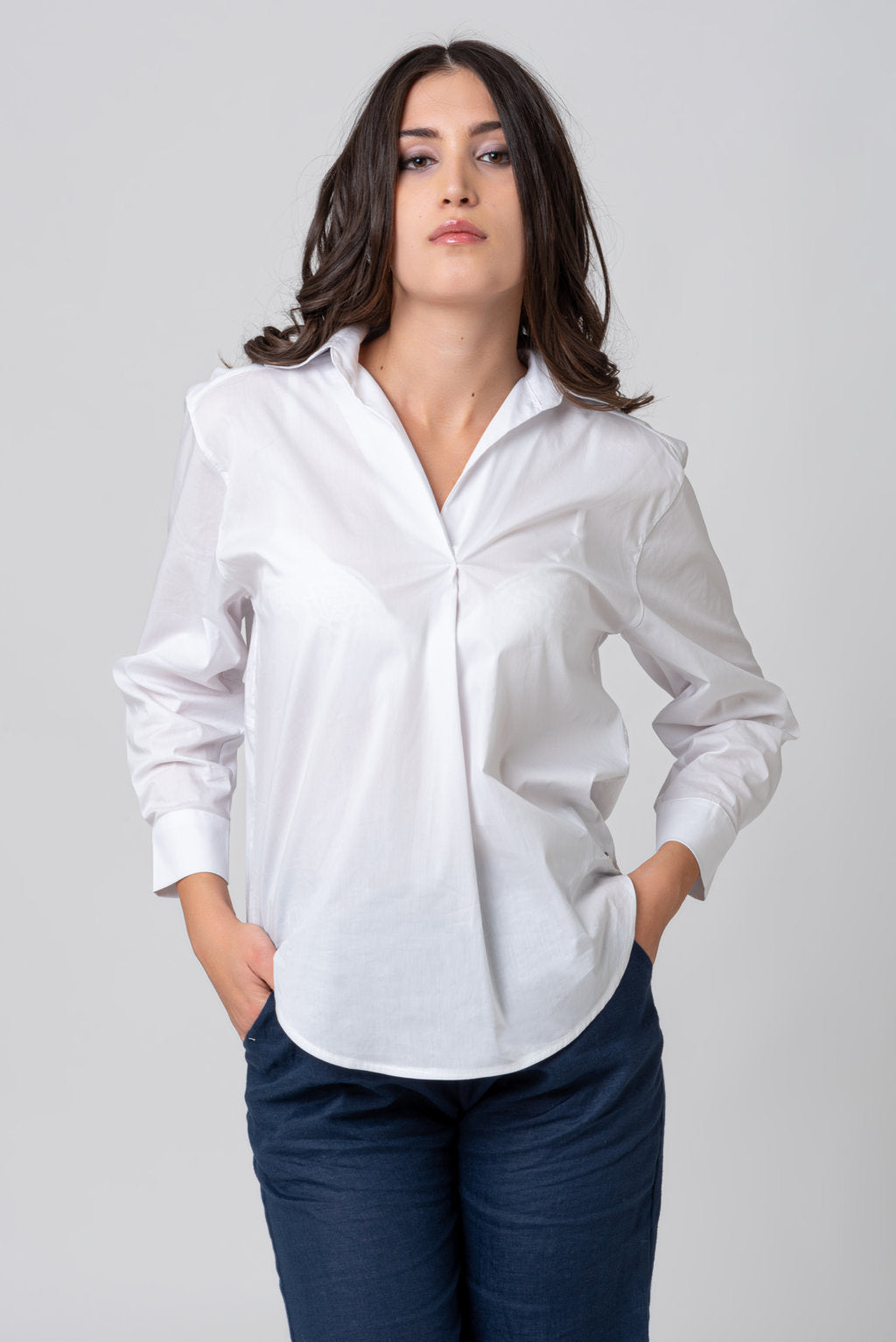 13,00 € par pièce GATTINONI 9399 pièces en stock vêtements pour hommes et femmes - SS 60% - FW 40% - REF. TV3973