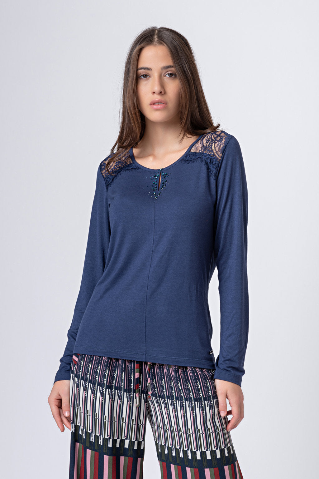 13,00 € par pièce GATTINONI 9399 pièces en stock vêtements pour hommes et femmes - SS 60% - FW 40% - REF. TV3973