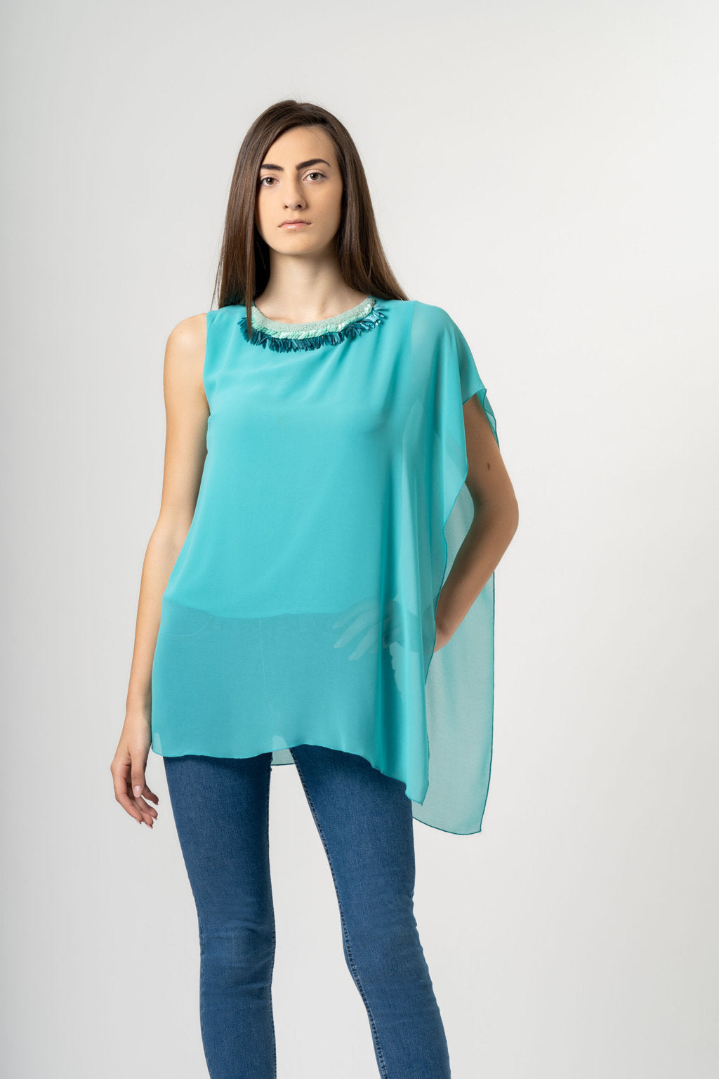 13,00 € par pièce GATTINONI 9399 pièces en stock vêtements pour hommes et femmes - SS 60% - FW 40% - REF. TV3973