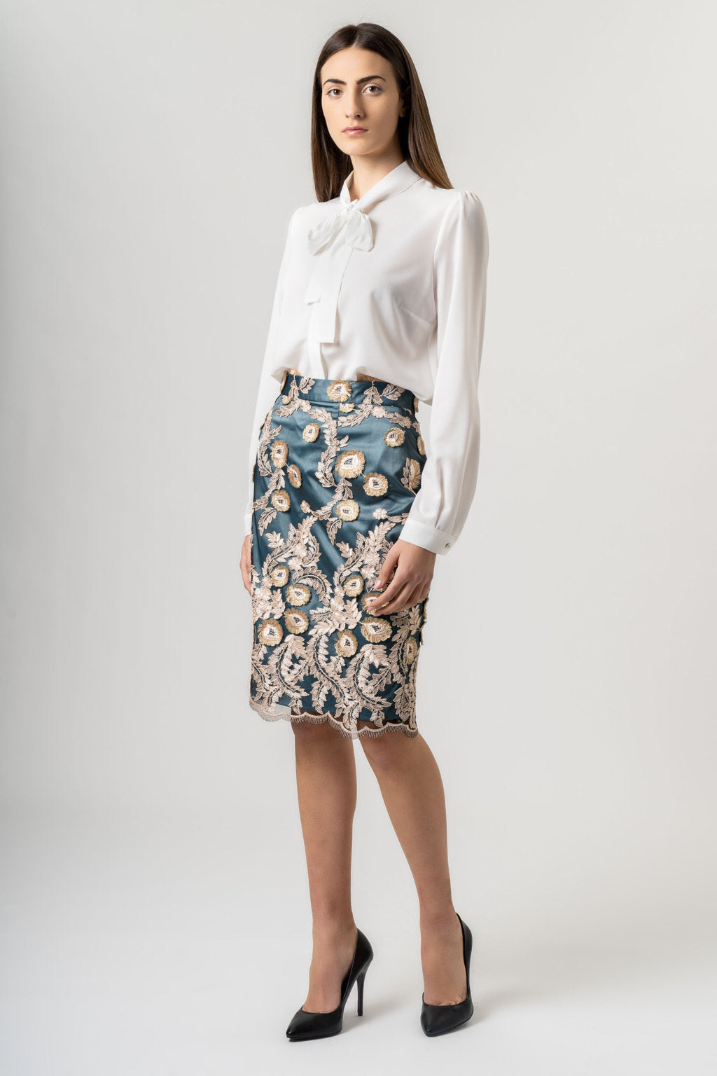 13,00 € par pièce GATTINONI 9399 pièces en stock vêtements pour hommes et femmes - SS 60% - FW 40% - REF. TV3973