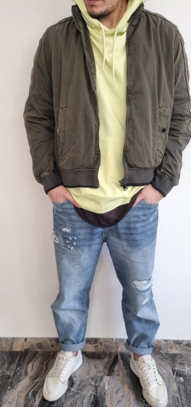 13,00 € par pièce GATTINONI 9399 pièces en stock vêtements pour hommes et femmes - SS 60% - FW 40% - REF. TV3973