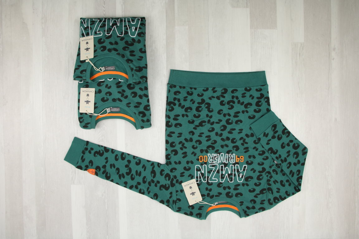 €4,00 al pezzo CANADA stock abbigliamento bambini 186 pezzi - P/E - RIF. 6249