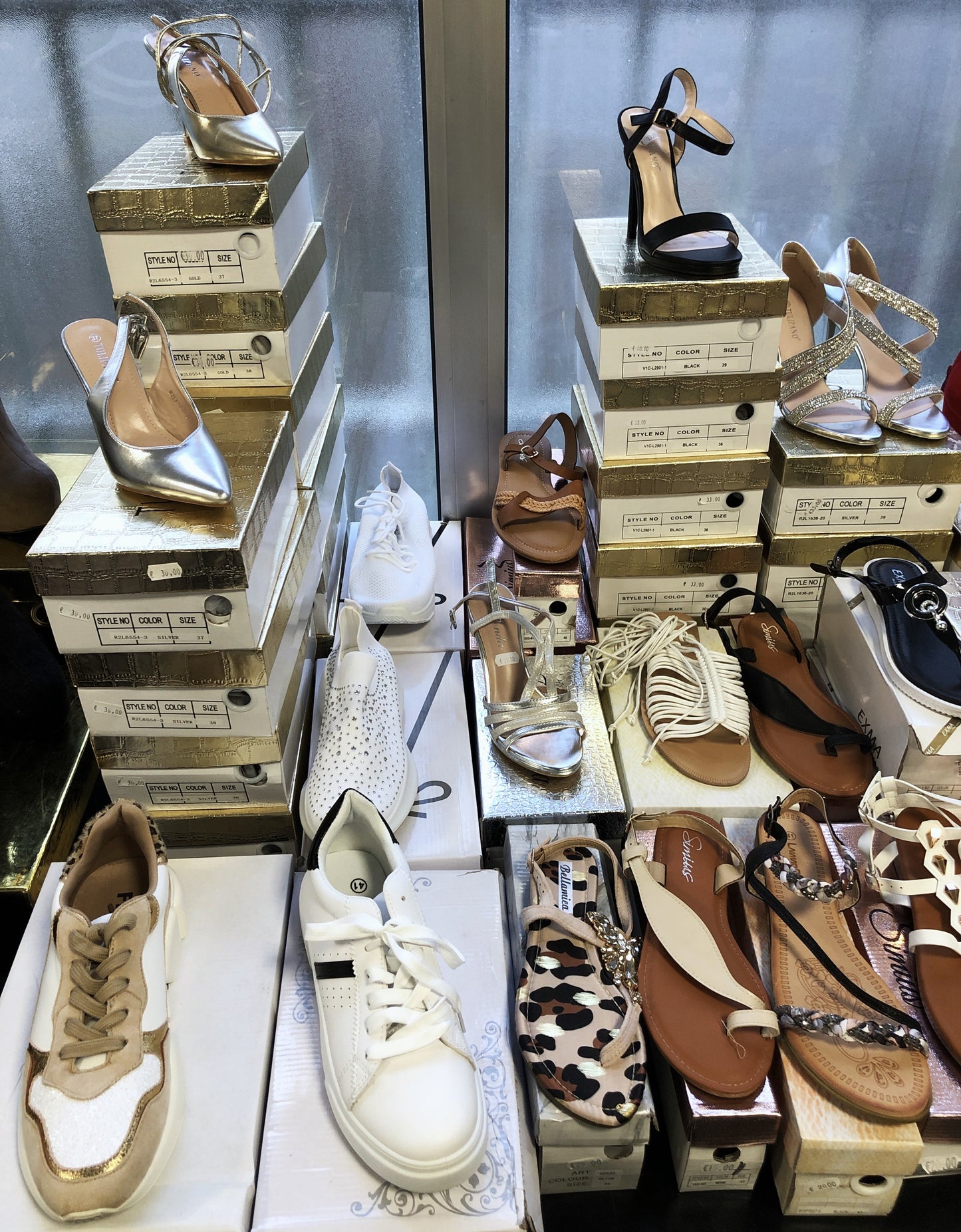€2,71 al pezzo PRONTO MODA MADE IN ITALY stock abbigliamento e accessori uomo/donna 1333 pezzi - A/I - P/E - RIF. 6146P1