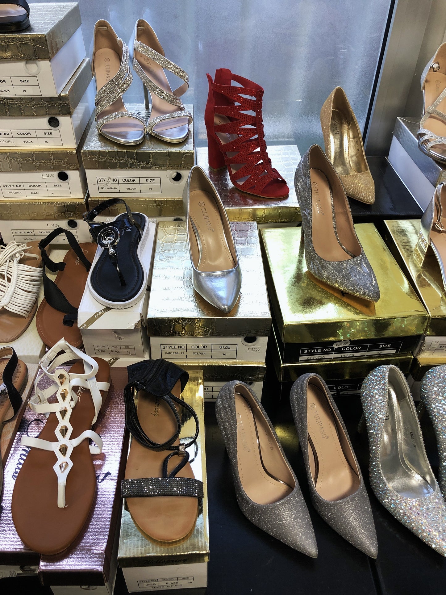 €2,71 al pezzo PRONTO MODA MADE IN ITALY stock abbigliamento e accessori uomo/donna 1333 pezzi - A/I - P/E - RIF. 6146P1