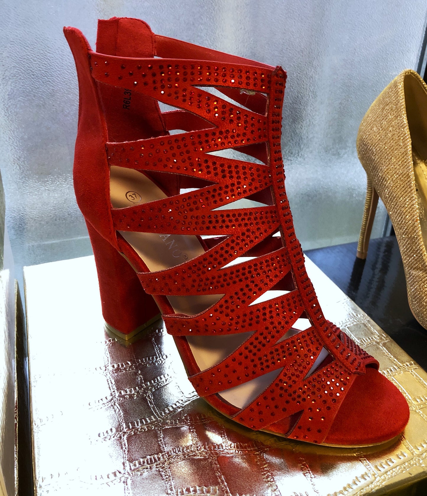 €2,71 al pezzo PRONTO MODA MADE IN ITALY stock abbigliamento e accessori uomo/donna 1333 pezzi - A/I - P/E - RIF. 6146P1
