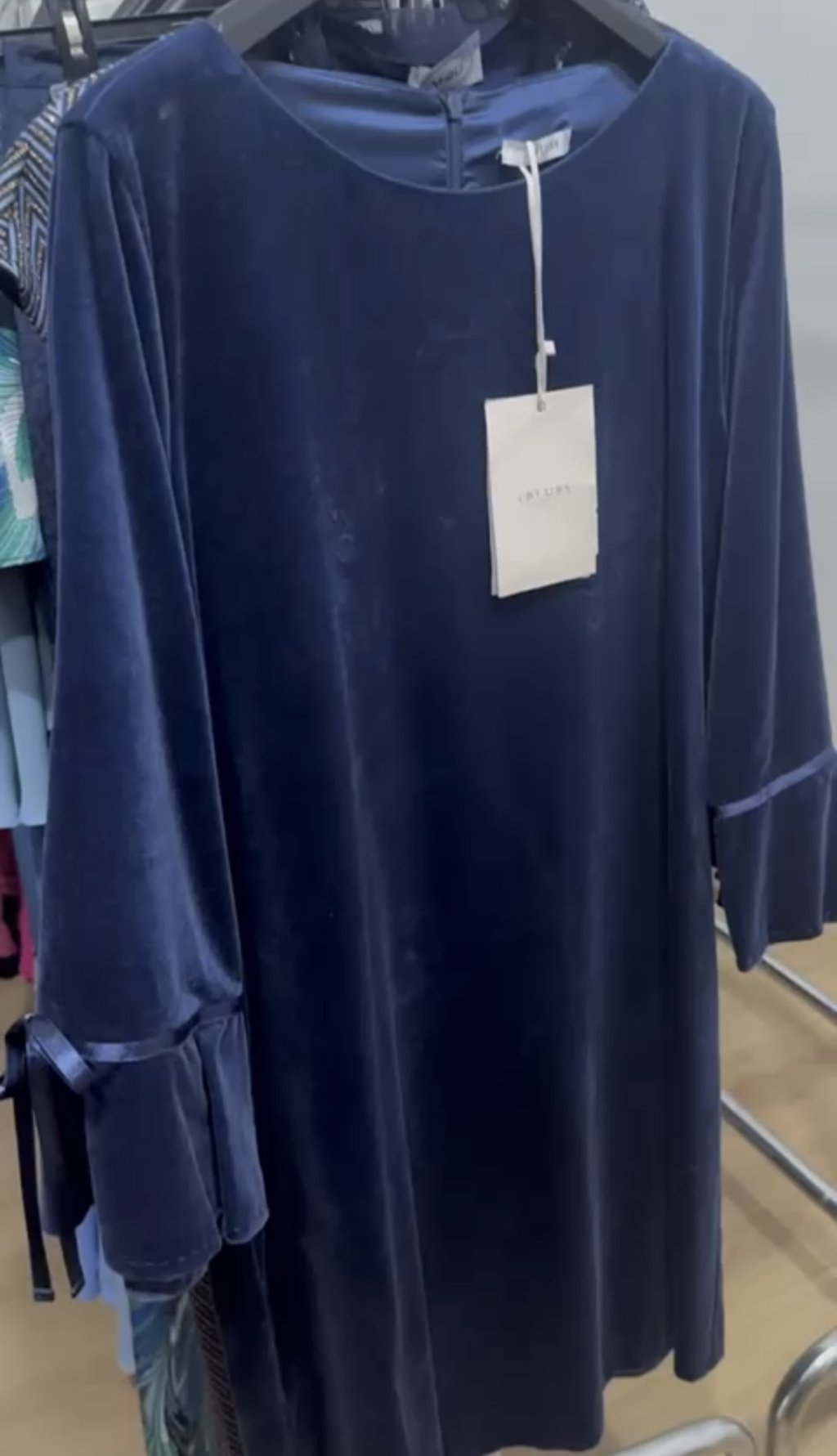 MARELLA, I BLUES, SEVENTY, ecc. stock abbigliamento donna 270 pezzi - A/I - RIF. TV6264