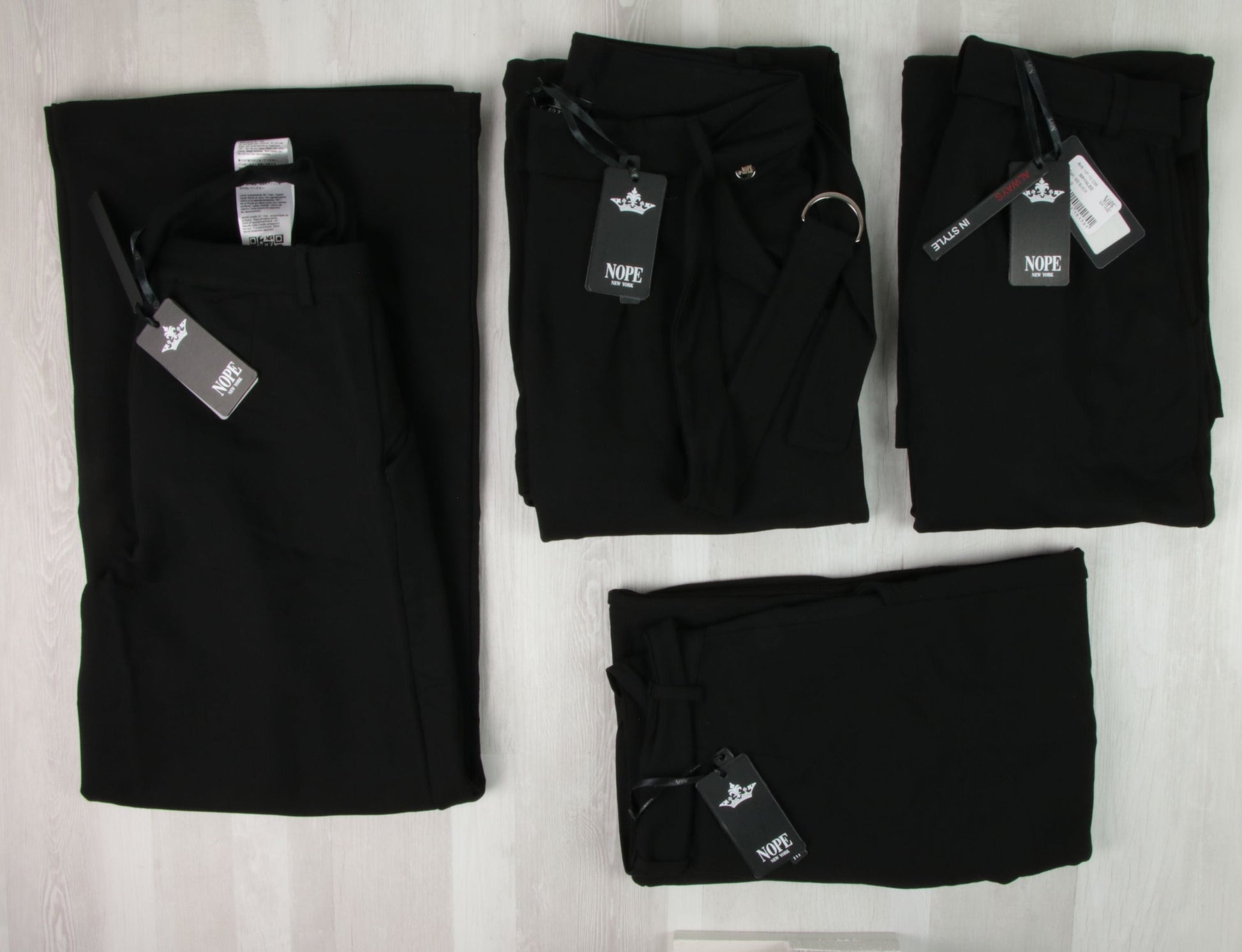 stock abbigliamento donna - €16,48 al pezzo POLO RALPH LAUREN, DKNY, ANIYE BY, NOPE, LE STREGHE ecc. 42 pezzi da donna - A/I - RIF. 3904