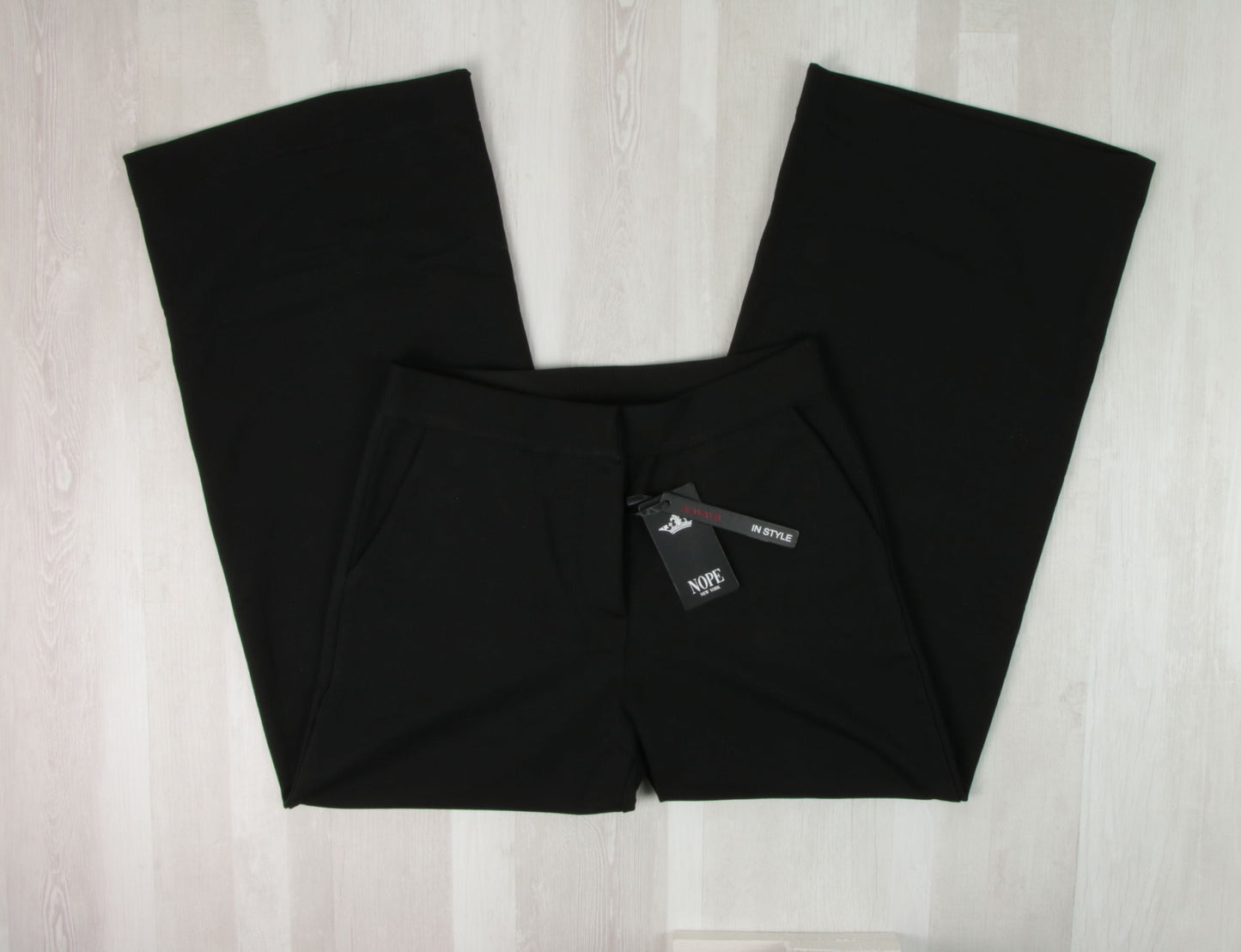 stock abbigliamento donna - €16,48 al pezzo POLO RALPH LAUREN, DKNY, ANIYE BY, NOPE, LE STREGHE ecc. 42 pezzi da donna - A/I - RIF. 3904